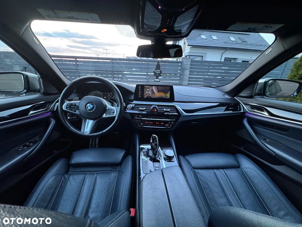 BMW Seria 5 M550i xDrive - 15