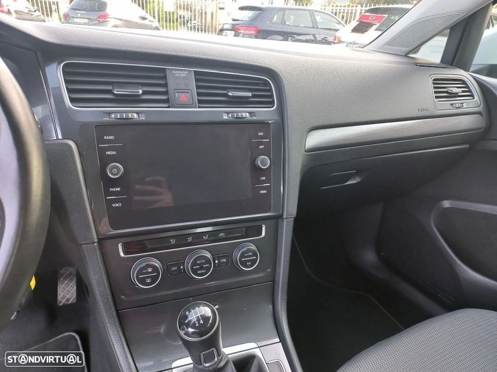 VW Golf 1.6 TDI Confortline - 13