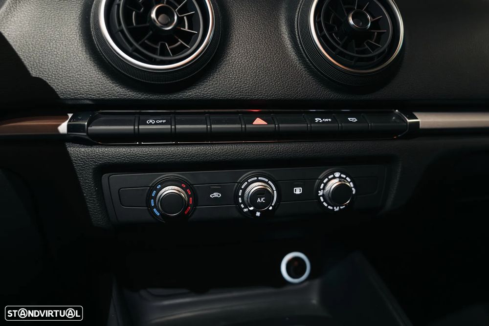 Audi A3 Limousine 30 TDI Design - 25