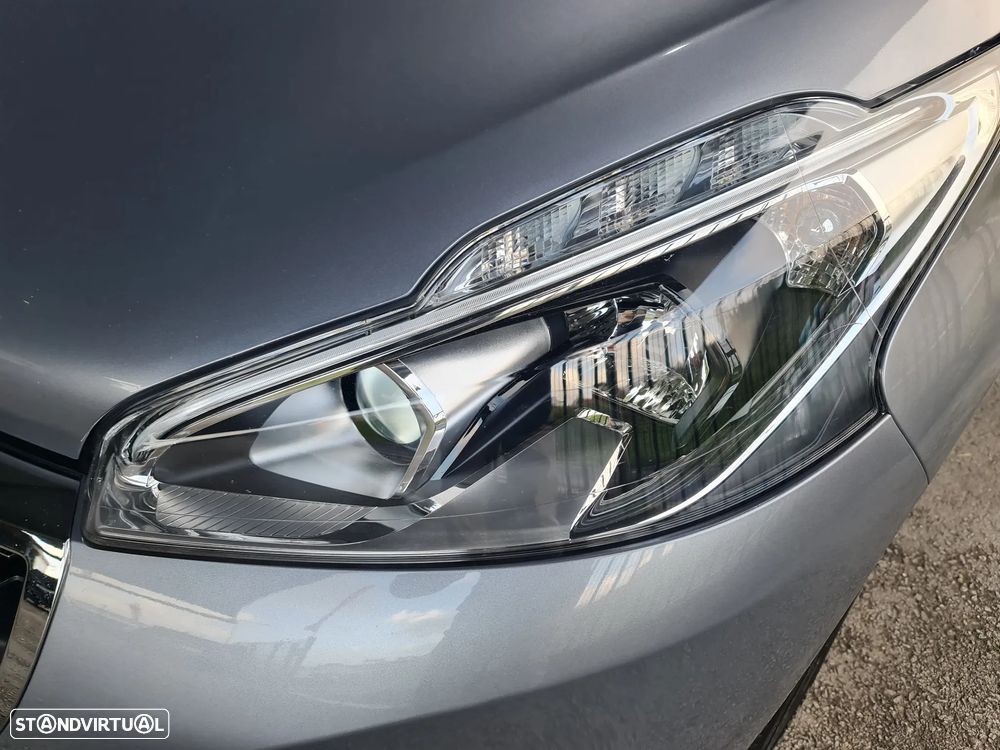 Peugeot 208 1.2 PureTech Signature - 12