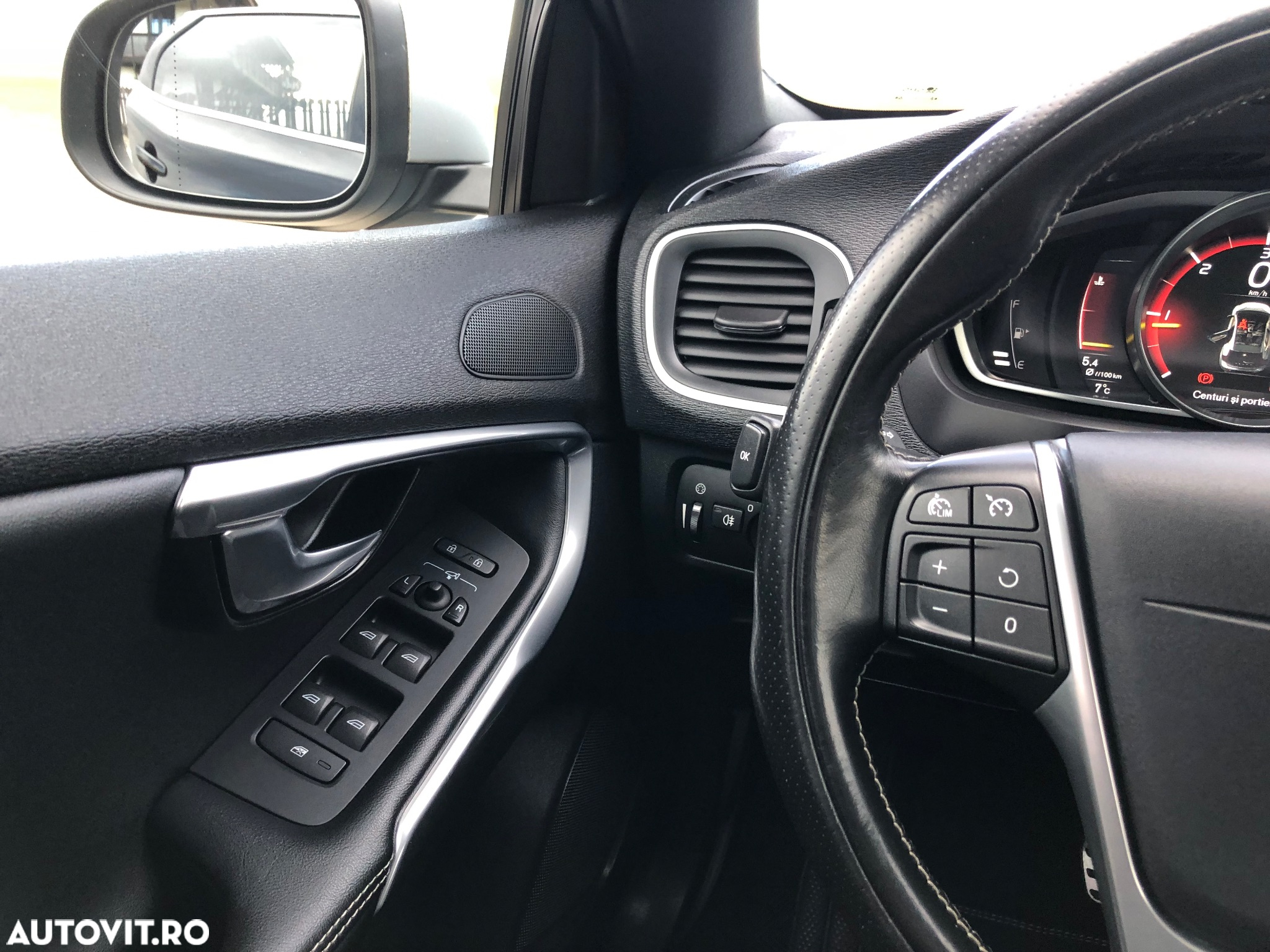 Volvo V40 D3 Geartronic RDesign - 8