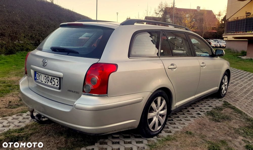 Toyota Avensis - 13
