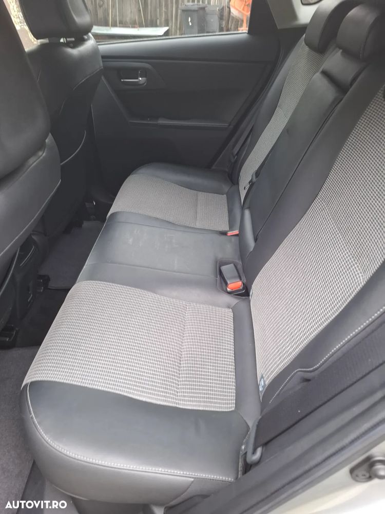 Toyota Auris 1.8 L VVT-i Hybrid Sol - 19