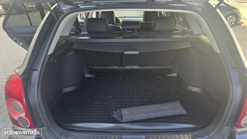 Toyota Avensis SW 2.0 D-4D - 16