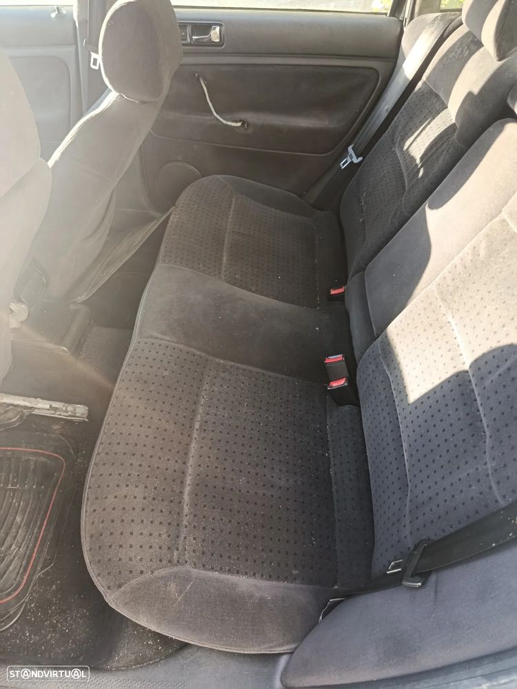 VW Passat 1.9 TDi Confortline - 8