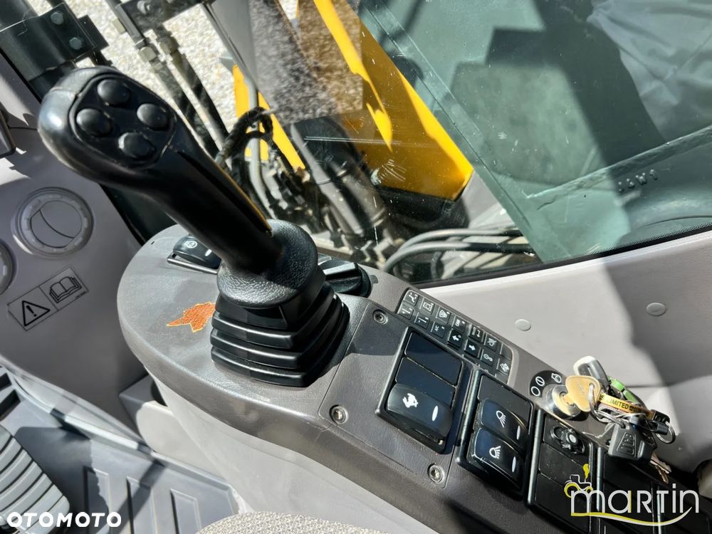 Volvo ECR235C - 9
