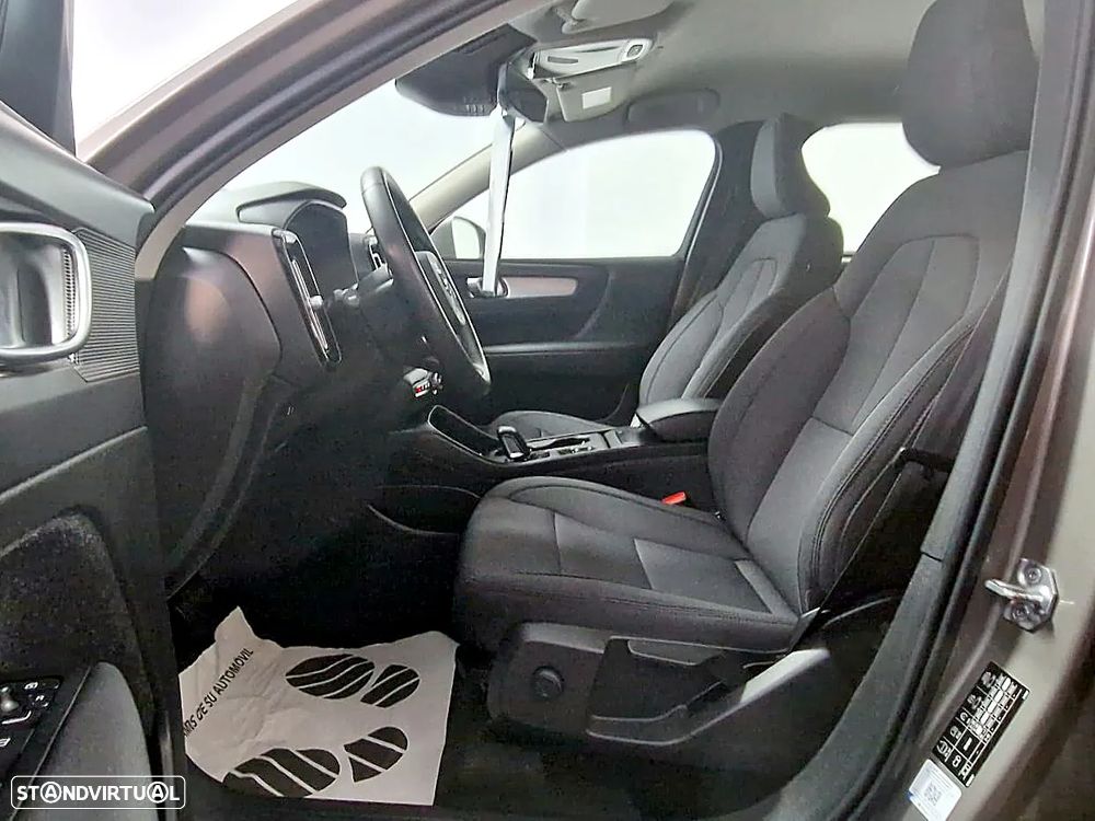 Volvo XC 40 1.5 T2 Momentum Plus Geartronic - 11
