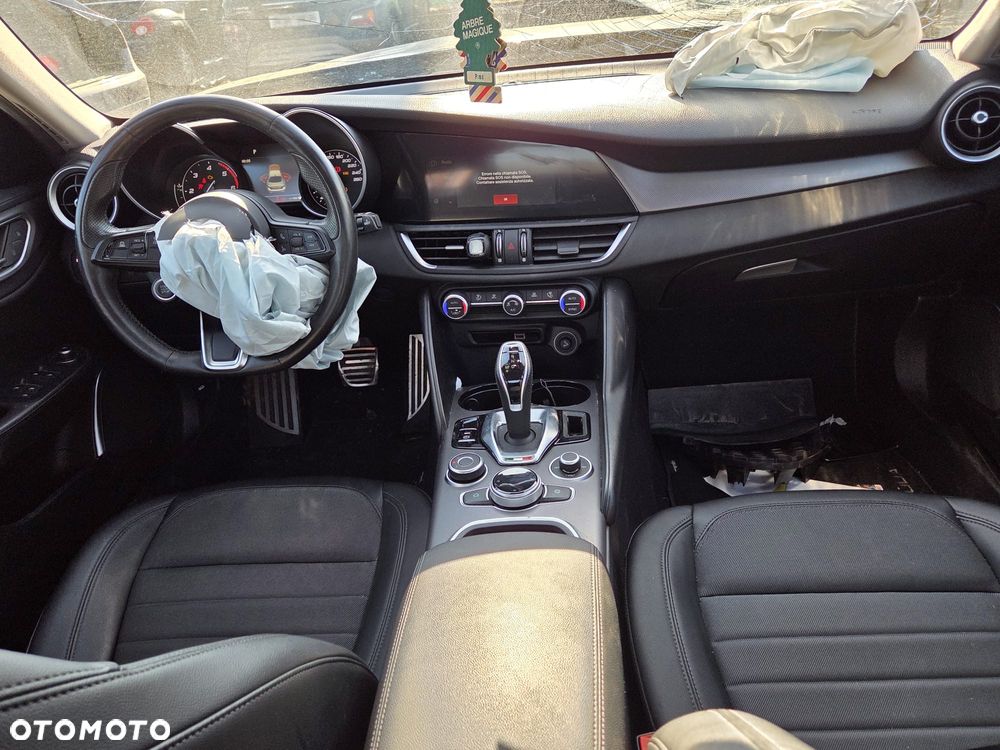 Alfa Romeo Giulia 2.2 AT8 - 7
