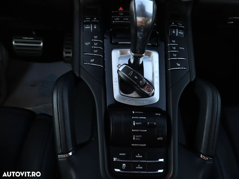 Porsche Cayenne Hybrid 3.0 L S E - 16