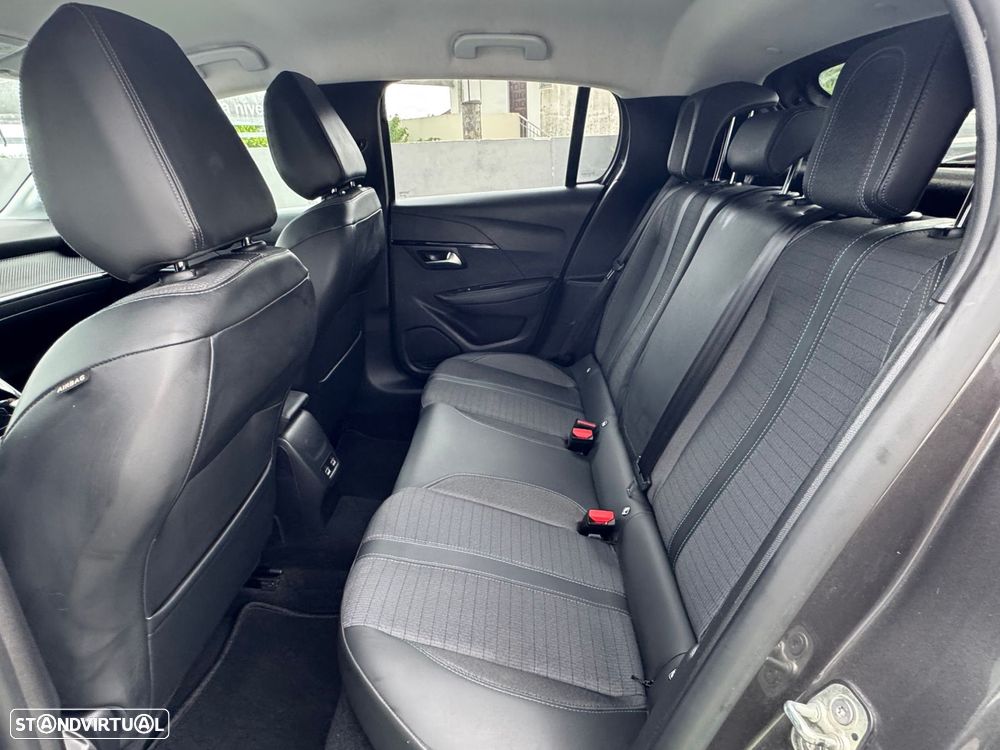 Peugeot 208 1.2 PureTech Allure Pack EAT8 - 29