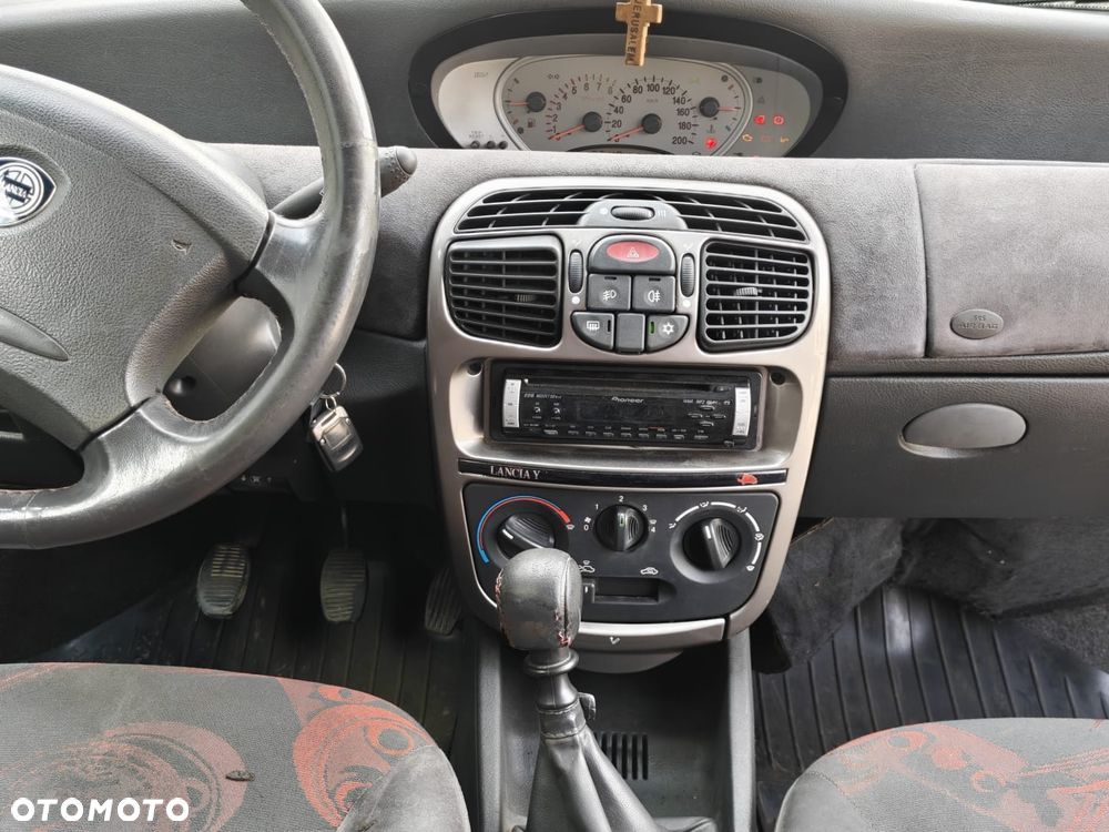 Lancia Ypsilon - 8
