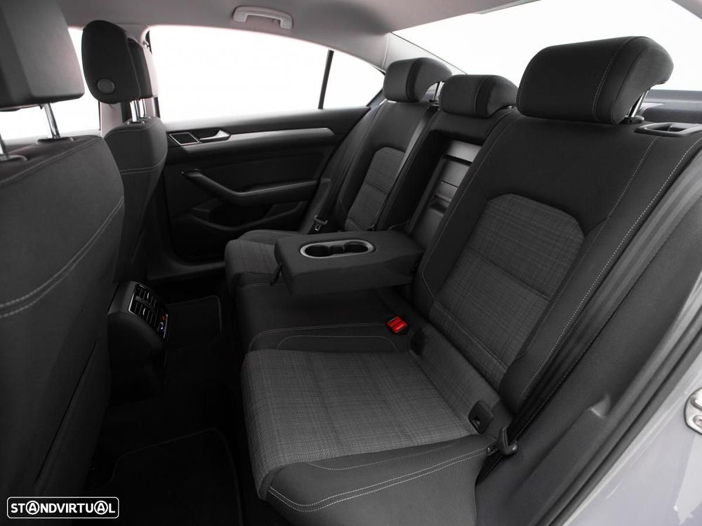 VW Passat 2.0 TDI Business DSG - 11