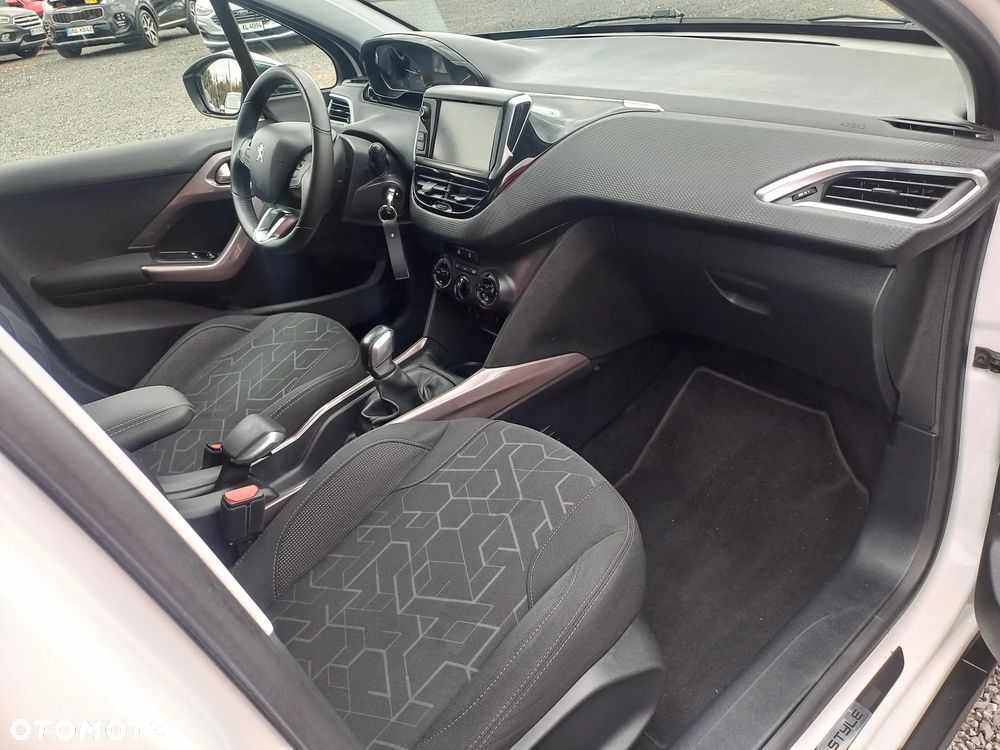 Peugeot 2008 BlueHDi 100 STOP & START Style - 22
