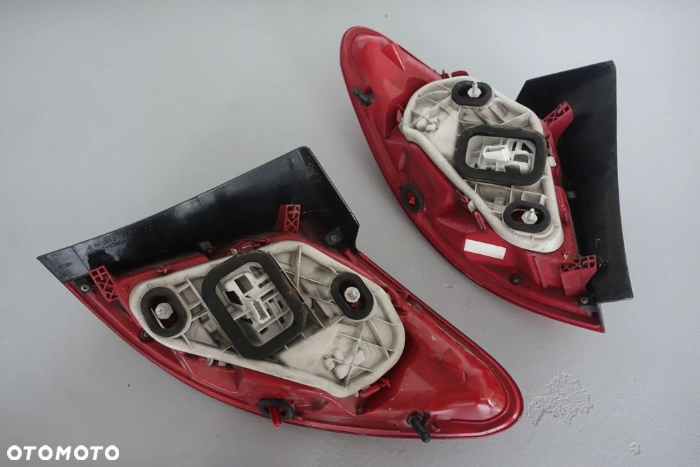 LAMPA PRAWY TYŁ MERIVA B 11r. - 4