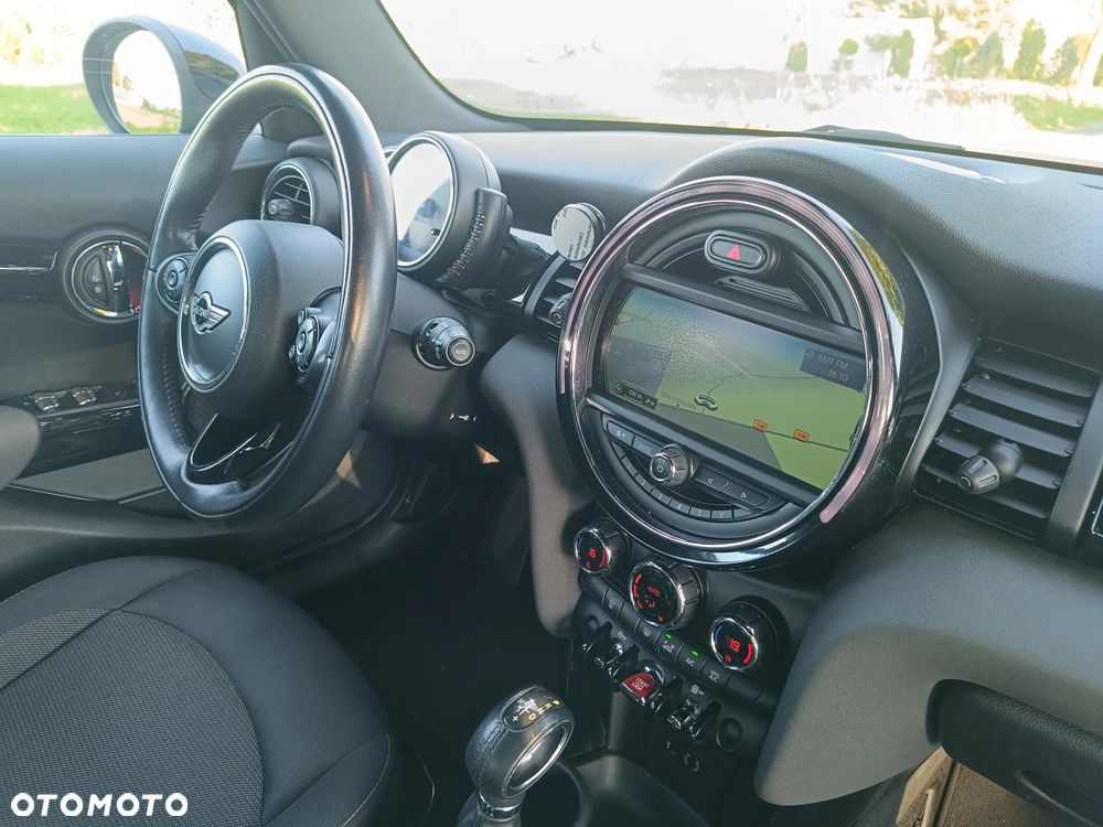 MINI Cooper Standard - 25