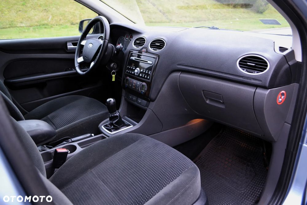 Ford Focus 1.6 16V Ghia - 10