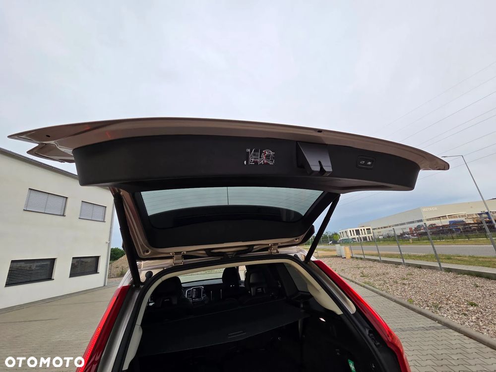 Volvo XC 90 B5 D AWD Plus Bright - 26