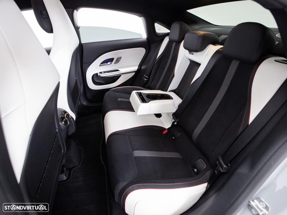 Mercedes-Benz CLA 350 EQ 4Matic - 12