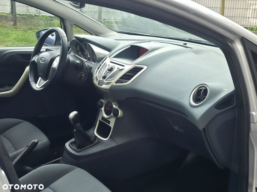 Ford Fiesta - 10
