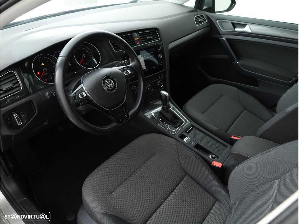 VW Golf Variant 1.6 TDi Confortline DSG - 14