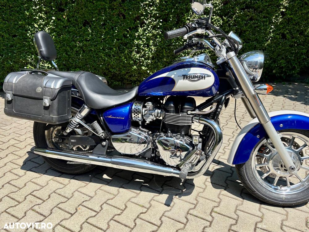 Triumph Bonneville - 4