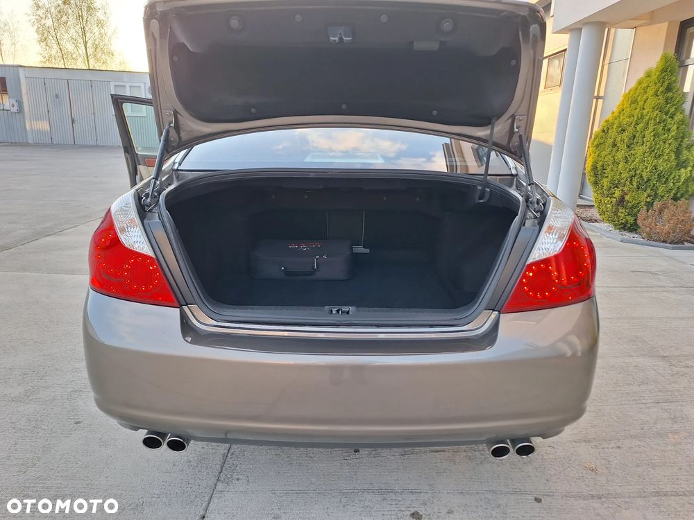 Infiniti M - 4