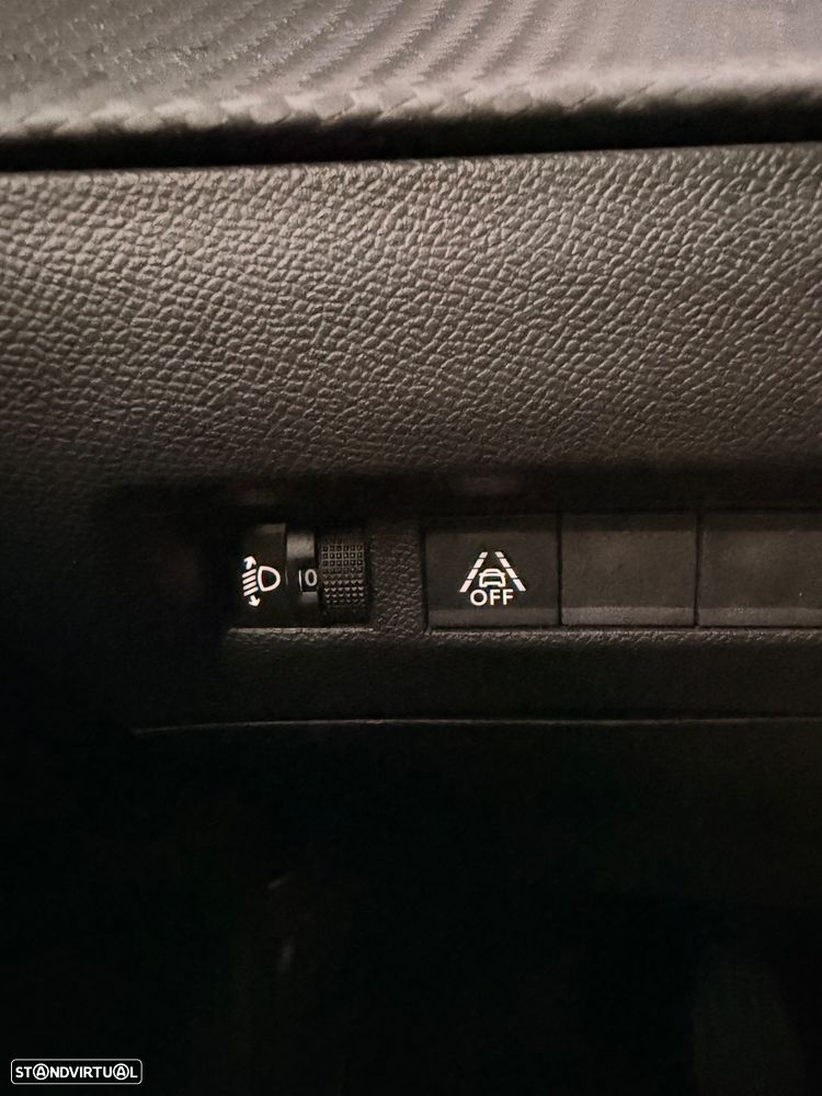 Peugeot 2008 1.2 PureTech Allure Pack - 17