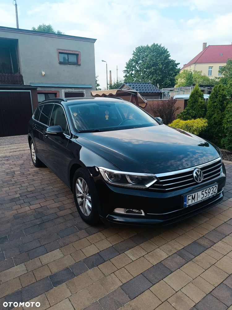 Volkswagen Passat - 1