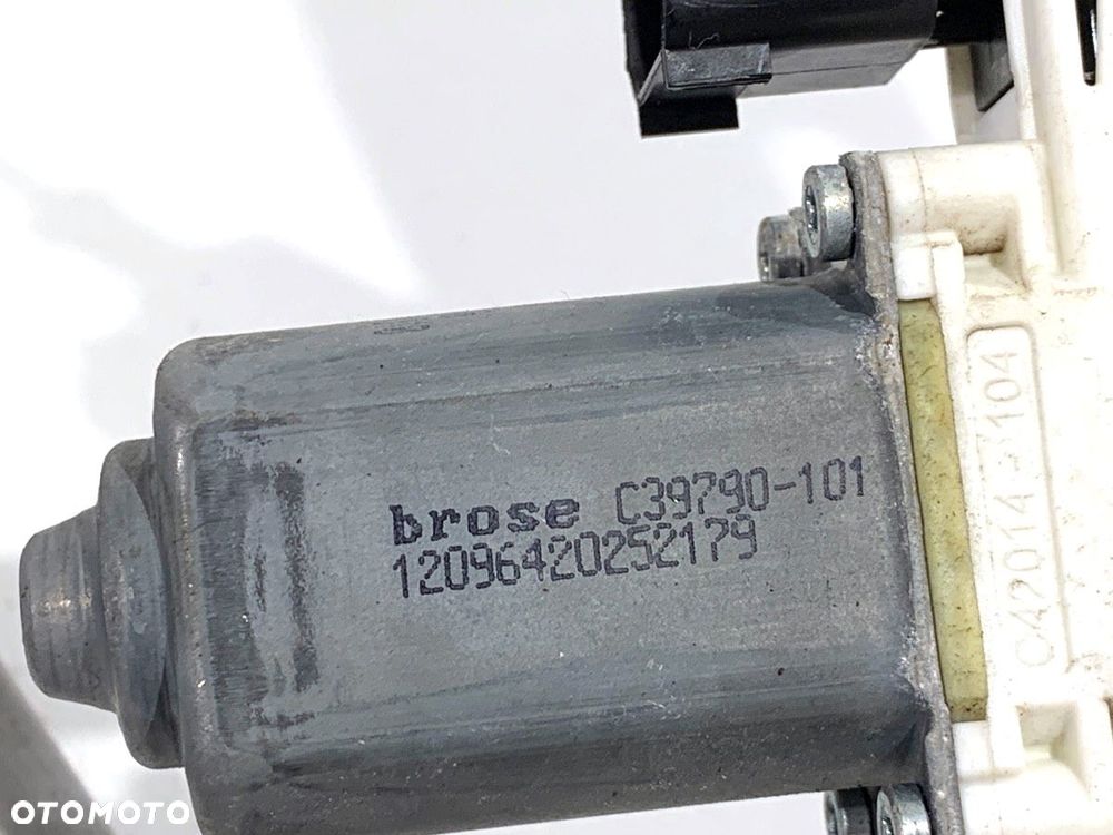 PODNOŚNIK SZYBY LEWY PRZÓD  JAGUAR F-PACE (X761) 2015 - 2022 2.0 TD4 AWD 132 kW [180 KM] olej - 5