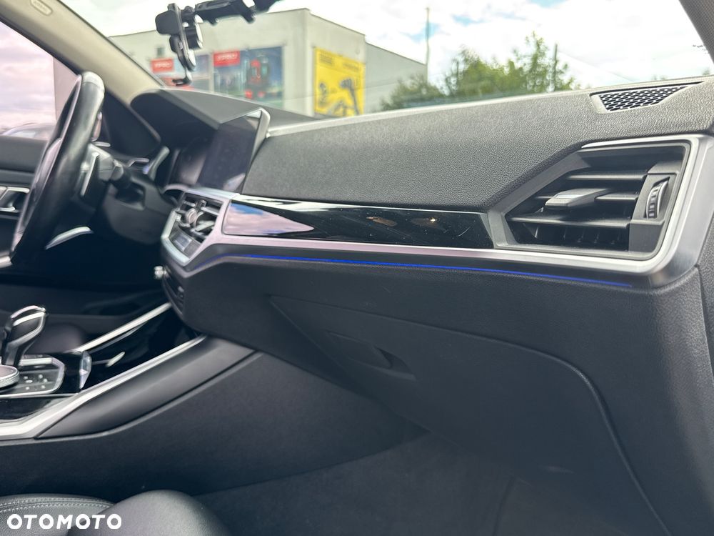 BMW Seria 3 318d Sport Line Shadow - 29