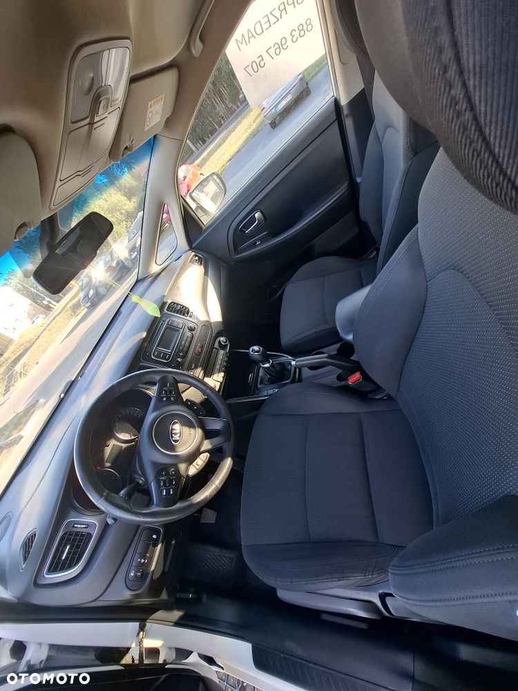 Kia Carens - 5