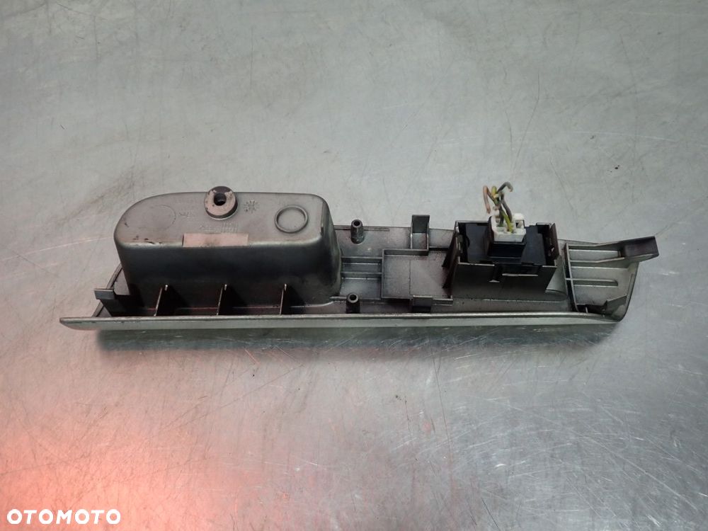 PRZEŁĄCZNIK PODNOSZENIA SZYB PRAWY PRZÓD TOYOTA COROLLA E12  74231-02210  -02230 - 3