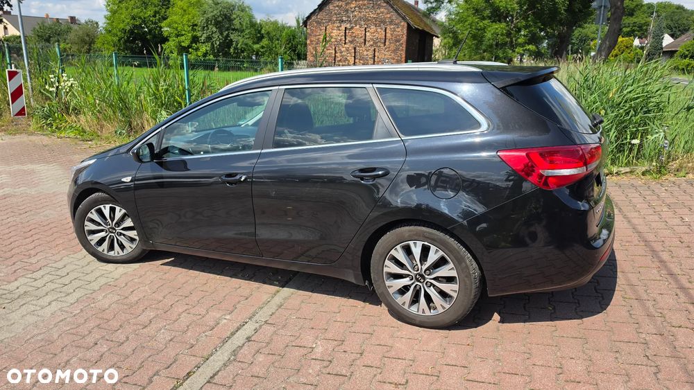 Kia Ceed 1.6 GDI Dream Team Edition - 24