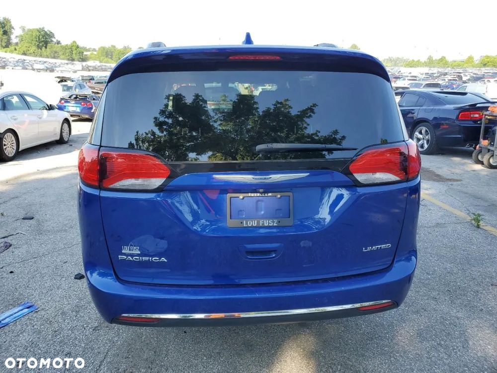 Chrysler Pacifica - 4