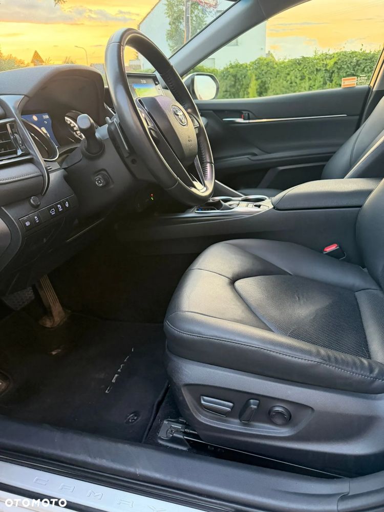 Toyota Camry 2.5 Hybrid Executive CVT - 2