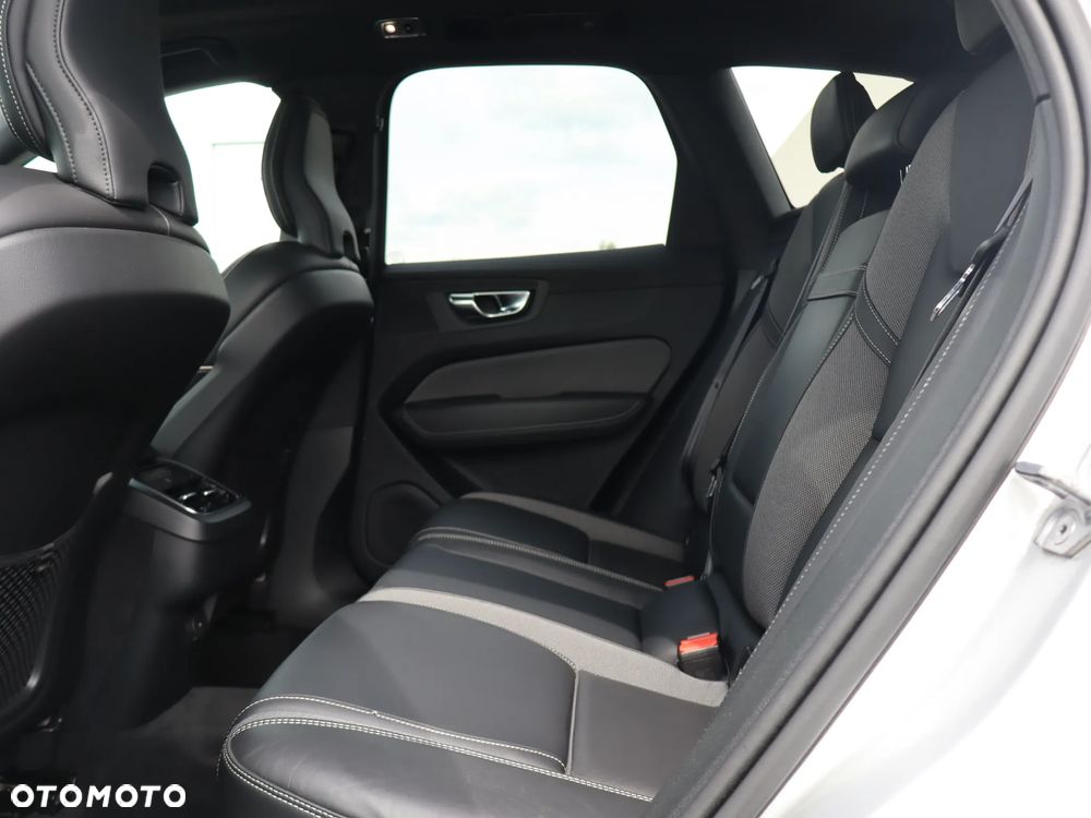 Volvo XC 60 B5 D AWD R-Design - 16
