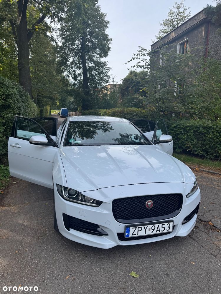 Jaguar XE 2.0 D R-Sport - 3