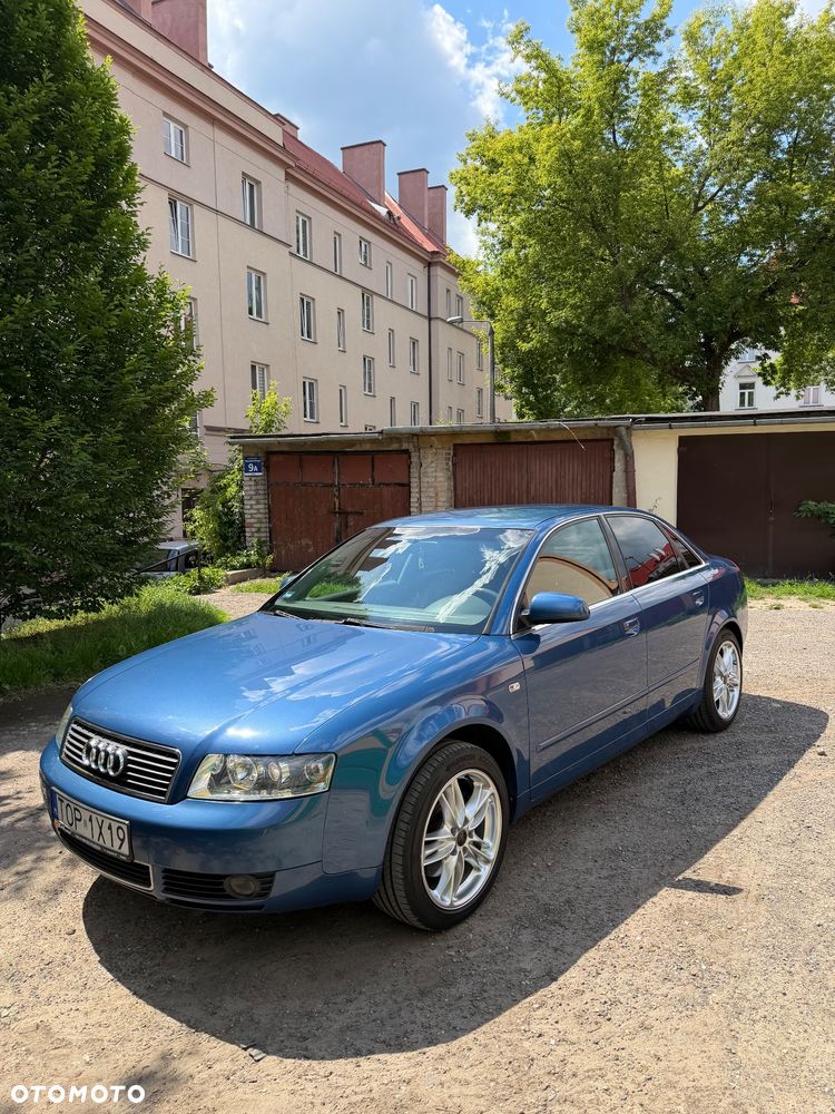 Audi A4 Limousine - 1