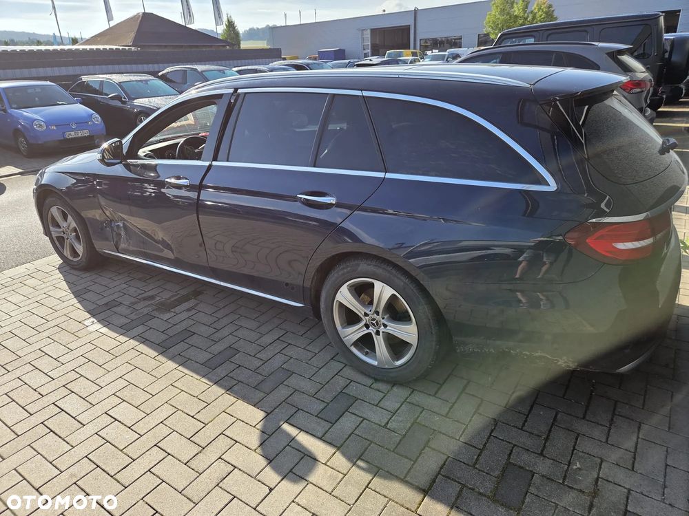 Mercedes-Benz Klasa E 220 d 4Matic 9G-TRONIC Avantgarde - 4