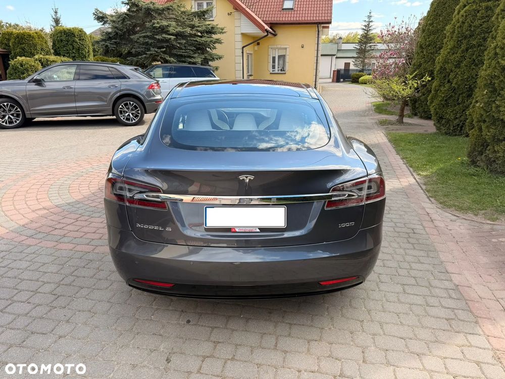 Tesla Model S - 16