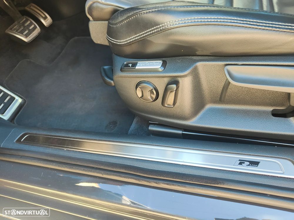 VW Passat Variant 2.0 TDI R-Line DSG - 12
