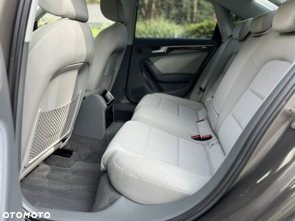 Audi A4 Limousine - 12