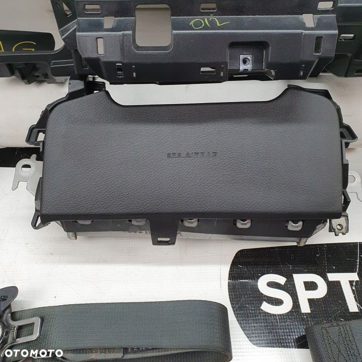 TOYOTA COROLLA E21 DESKA ROZDZIELCZA KONSOLA KOKPIT PULPIT PODUSZKI AIRBAG AIR BAG PASY KIT SET - 7