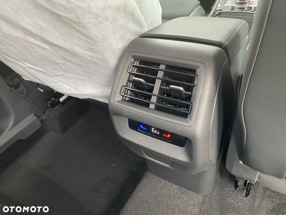 Volkswagen Tiguan - 11