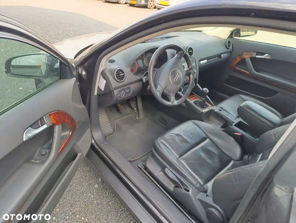 Audi A3 3-drzwiowe 2.0 FSI Ambiente - 2