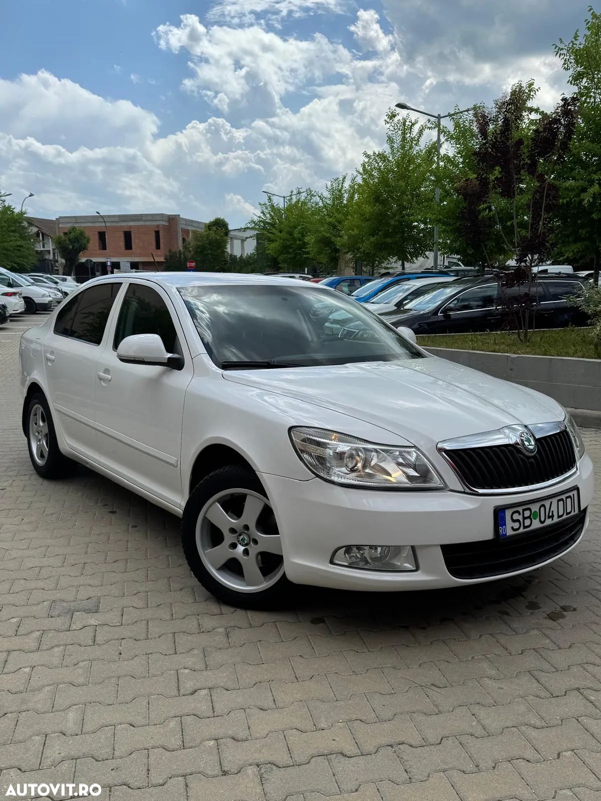 Skoda Octavia 1.6 MPI Ambiente - 1