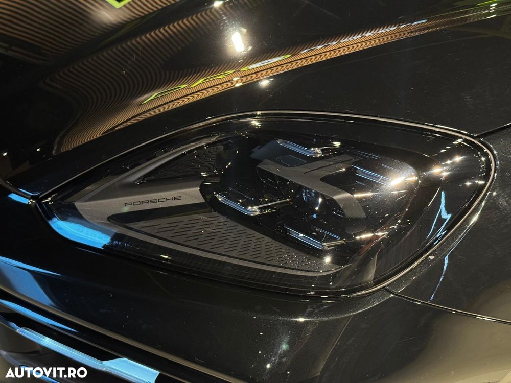 Porsche Cayenne Coupe E-Hybrid - 8