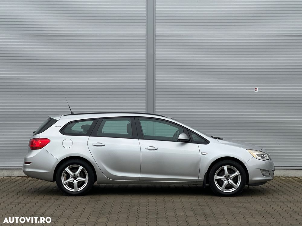 Opel Astra 1.7 CDTI DPF Sports Tourer Exklusiv - 2