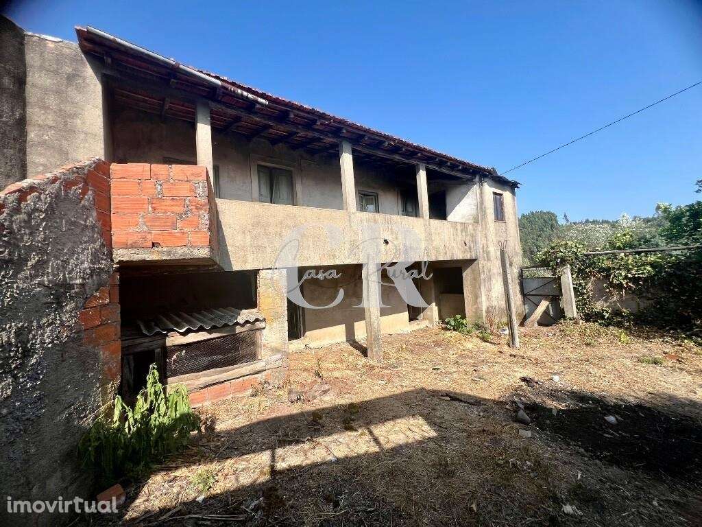 Moradia em pedra com terreno, repleta de potencial de transformação em - Grande imagem: 5/45