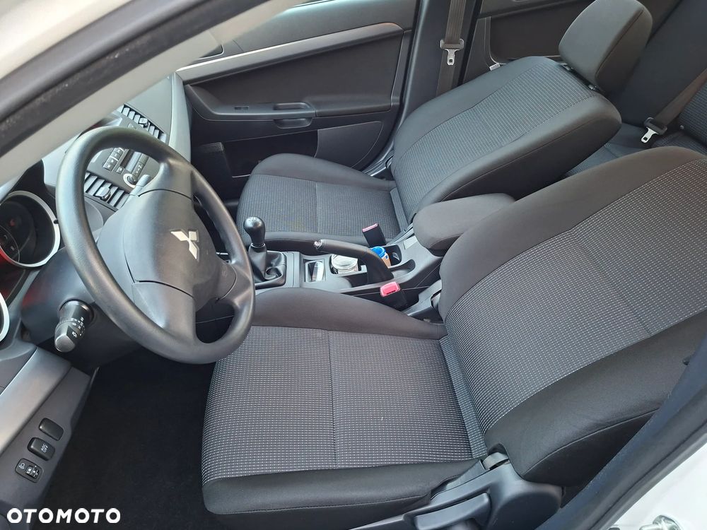 Mitsubishi Lancer - 10